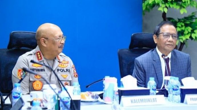 Mahfud MD dan Komjen Chryshnanda. 