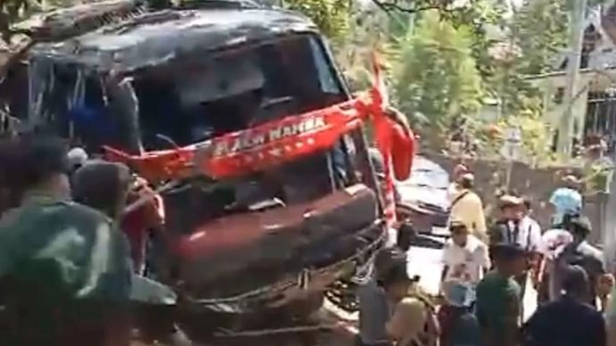 Tangkapan layar rombongan bus karyawan RSBS Jember yang kecelakaan di lereng Gunung Bromo di Kecamatan Sukapura, Probolinggo, Minggu 14 September 2025 (ANTARA/HO-Medsos)