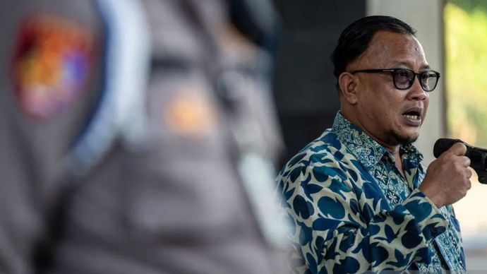 Arsip foto - Komisioner Kompolnas Muhammad Choirul Anam (kanan) memberikan keterangan usai menghadiri gelar perkara kasus tewasnya pengemudi ojek online (ojol) Affan Kurniawan di Gedung Propam Mabes Polri, Jakarta, Selasa (2/9/2025).