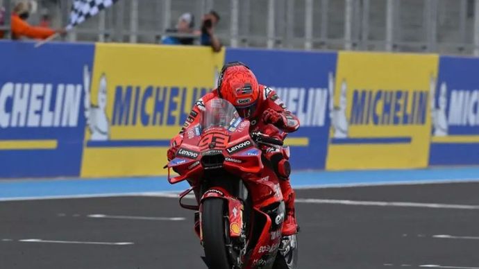 Pebalap Ducati Lenovo Marc Marquez merebut pole position perdana MotoGP Hungaria 2025 di Balaton Park setelah mendominasi sesi kualifikasi dan mencatatkan waktu 1 menit 36,518 detik.