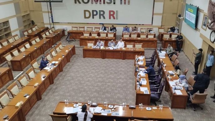 Calon Hakim Agung untuk Kamar Pidana Suradi saat menjalani uji kelayakan dan kepatutan yang digelar Komisi III DPR RI di kompleks parlemen, Jakarta, Senin (14/9/2025).