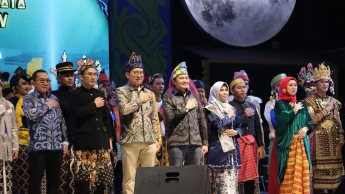 Menteri Kebudayaan Republik Indonesia, Fadli Zon, membuka Temu Karya Taman Budaya (TKTB) se-Indonesia ke-XXIV di Banjarmasin, dengan mengusung tema &ldquo;Suluh Budaya Gerbang Nusantara&rdquo;.