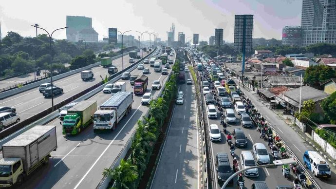 Ilustrasi - Kondisi lalu lintas di Jalan TB Simatupang, Jakarta Selatan. Pemerintah Provinsi DKI Jakarta bekerja sama dengan Kementerian Pekerjaan Umum menerapkan uji coba penggunaan tambahan satu lajur di gerbang tol Fatmawati 2 pada 15-19 September 2025 pukul 17.00-20.00 WIB untuk mengurai kemacetan di sekitar Stasiun MRT Fatmawati dan Jalan TB Simatupang. ANTARA/HO-Pemprov DKI Jakarta.