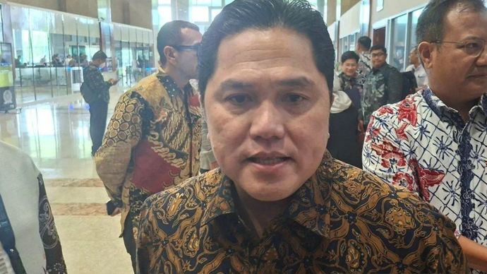 Menteri BUMN Erick Thohir menyampaikan keterangan kepada awak media usai menghadiri Rapat Kerja bersama Komisi VI DPR RI di Jakarta, Senin (15/9/2025). Erick Thohir prihatin terkait tujuh pekerja PT Freeport Indonesia (PTFI) yang terjebak longsor tambang bawah tanah di Grasberg Block Cave, Papua Tengah.
