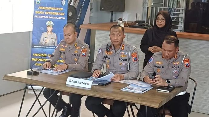 Kepolisian Daerah Jawa Timur saat memberikan keterangan terkait kecelakaan maut di Jalan Raya Bromo, Kabupaten Probolinggo. ANTARA/HO-Bidhumas Polda Jatim