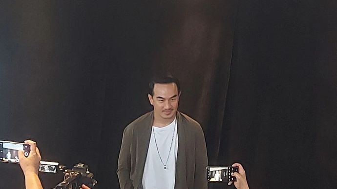 Aktor laga Indonesia Joe Taslim di kawasan Kemang, Jakarta Selatan, Selasa (16/9/2025). 