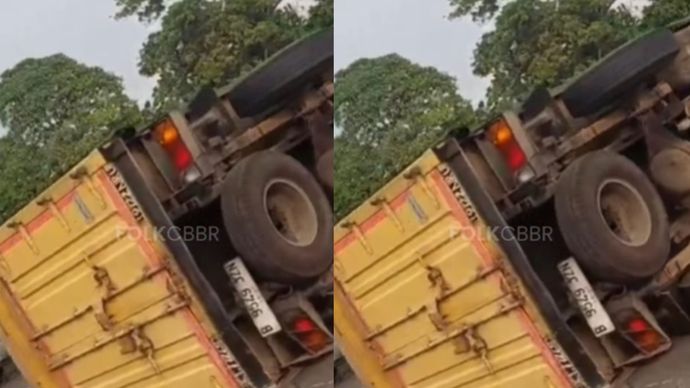 Telah terjadi lakalantas di Tol Jagorawi-Cibubur KM 13+800 arah Cawang, sebuah kendaraan pick up muatan minyak terguling di lajur 1-2. Saat ini sedang dalam penanganan petugas. Rabu siang (17/9/25) pukul 12.54 WIB. 