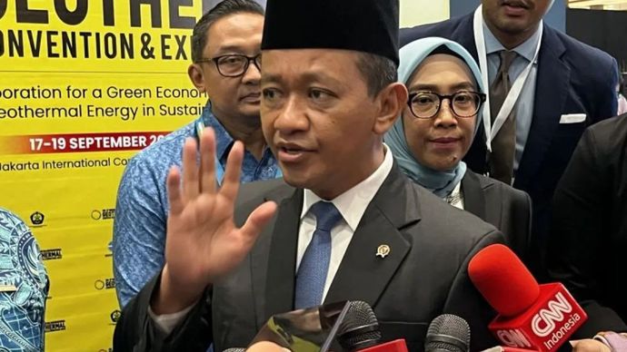 Menteri Energi dan Sumber Daya Mineral (ESDM) Bahlil Lahadalia saat menanggapi pertanyaan awak media di sela-sela The 11th Indonesia International Geothermal Convention and Exhibition 2025 di JICC Senayan, Jakarta, Rabu (17/9/2025).