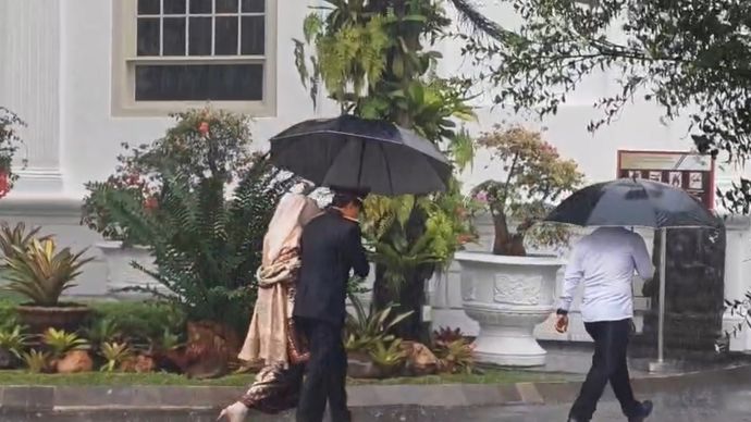 Komisaris Jenderal Polisi (Purn) Ahmad Dofiri bersama sang istri 