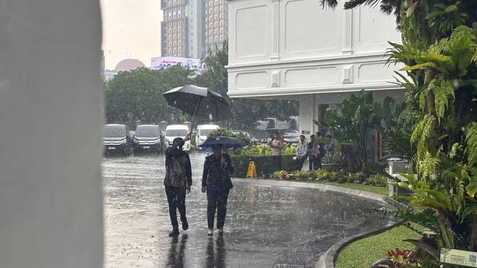 &lrm;Direktur Jenderal Teknologi Pemerintah Digital Kementerian Komunikasi dan Digital Mira Tayyiba tiba di Istana Kepresidenan, Jakarta, Rabu 17 September 2025. ANTARA/Genta Tenri Mawangi