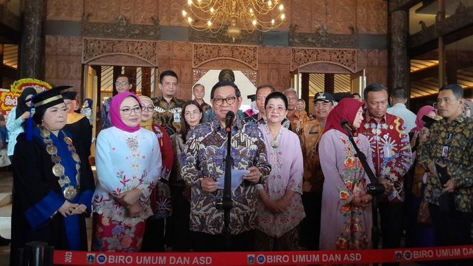 Pramono Anung menghadiri Wisuda Akbar Sekolah Lansia Senior School Pintar (SSP).