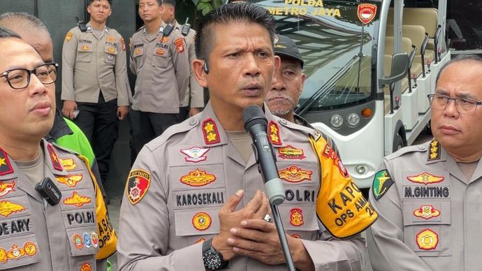 Direktur Tahti Polda Metro Jaya AKBP Dermawan Karosekali (tengah). 