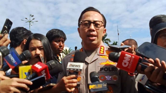 Kabid Humas Polda Metro Jaya Kombes Ade Ary Syam di kawasan Gedung DPR RI, Jakarta, Kamis (28/8/2025). 