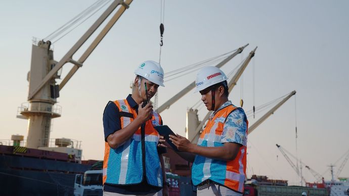 PT Pelabuhan Indonesia (Persero) atau Pelindo  melalui Subholding PT Pelindo Multi Terminal (SPMT) yang bergerak di bidang terminal nonpetikemas, menegaskan komitmennya untuk bertumbuh bersama dengan merangkul para pengguna jasa dalam merumuskan strategi layanan yang tidak hanya menjawab tantangan hari ini, tetapi juga menciptakan peluang pertumbuhan di masa depan.