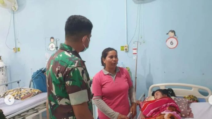 TNI Angkatan Udara mengerahkan helikopter Caracal Skadron Udara 8 untuk membawa tim medis dari Lanud Sultan Hasanuddin menuju Luwuk Banggai, Sabtu (20/9/2025). Langkah ini dilakukan untuk memperkuat penanganan pasien di RSUD Trikora Salakan.   Sebelu
