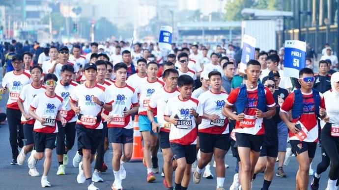 Ribuan pelari memeriahkan gelaran Panglima TNI Run 2025 di Lapangan Silang Monas, Jakarta Pusat, pada Minggu (21/9/2025) pagi. (Foto: Istimewa)