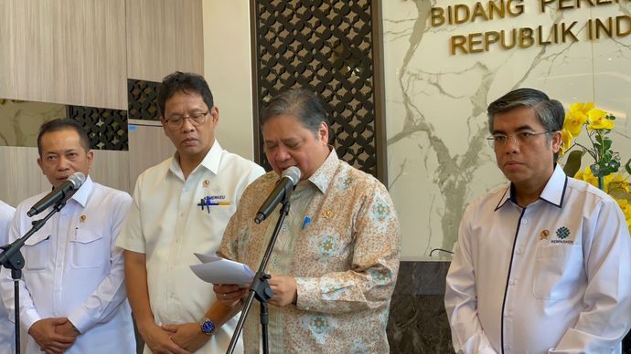 Menteri Koordinator Bidang Perekonomian (Menko Perekonomian) Airlangga Hartarto memastikan gaji program magang bagi fresh graduate akan ditanggung pemerintah bukan perusahaan.