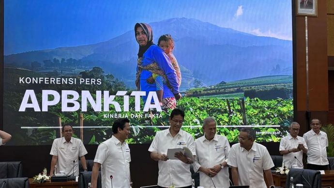 Menteri Keuangan Purbaya Yudhi Sadewa bersama jajarannya dalam konferensi pers APBN KiTa Edisi September 2025 di Jakarta, Senin, 22 September 2025.