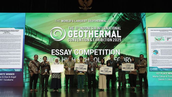 Di tengah pameran teknologi panas bumi dan diskusi kebijakan energi, hadir semangat dari generasi muda. Mereka datang dari berbagai daerah di Indonesia untuk mengikuti Photo, Video &amp; Essay Competition. Kompetisi ini terselenggara berkat kolaborasi antara Asosiasi Panasbumi Indonesia (API) dan On Us Asia, serta para mitra strategis, yang bersama-sama mendorong keterlibatan generasi muda dalam isu energi bersih. 