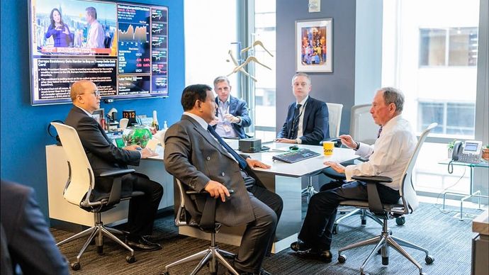Presiden Prabowo Subianto bertemu dengan pendiri Bloomberg LP, Michael Bloomberg di New York, Amerika Serikat, Senin, 22 September 2025. 
