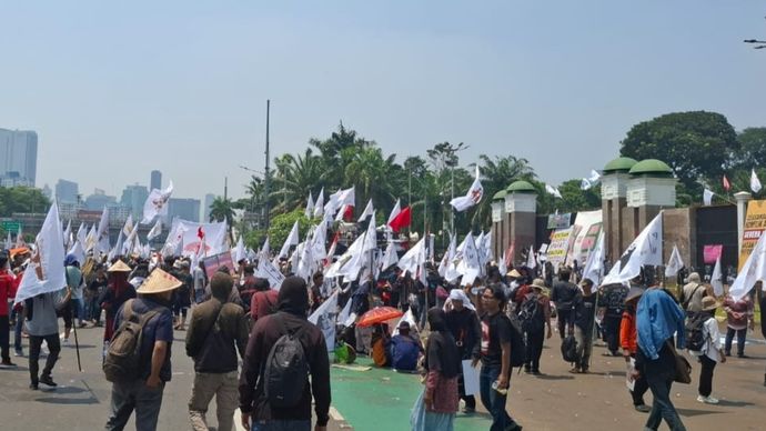 Demo petani di depan Gedung DPR RI. 
