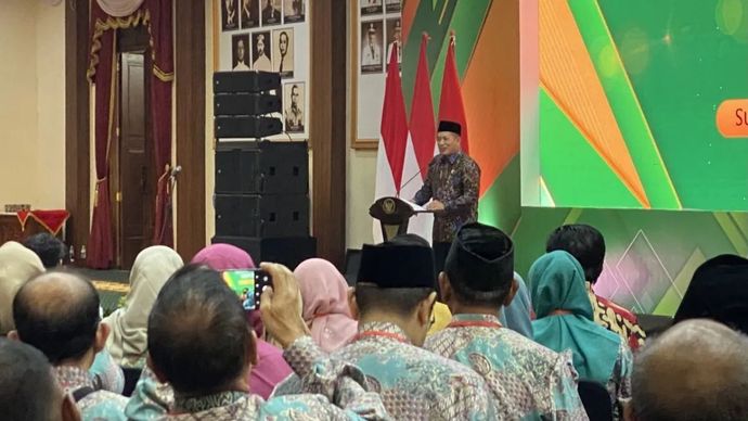 Menteri Koperasi (Menkop) Ferry Juliantono dalam Musyawarah Wilayah Dekopinwil Jawa Timur, di Gedung Negara Grahadi, Surabaya, Jawa Timur, Rabu (24/9/2025).