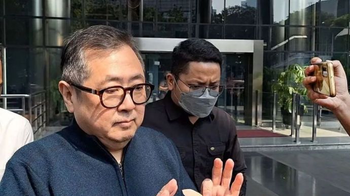 Komisaris PT Dosni Roha Logistik (PT DRL) Bambang Rudijanto Tanoesoedibjo alias Rudy Tanoe bungkam usai diperiksa tim penyidik KPK sebagai saksi kasus dugaan korupsi penyaluran bantuan sosial (bansos) beras di Gedung Merah Putih KPK, Jakarta Selatan, Kamis (14/12/2023).
