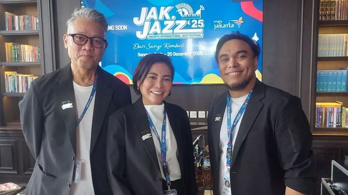 (Ki-Ka): Festival Director JakJazz Tommy Maulana bersama Chairman JakJazz 2025 Sari Purnomo dan Music Director Barry Likumahua saat acara 