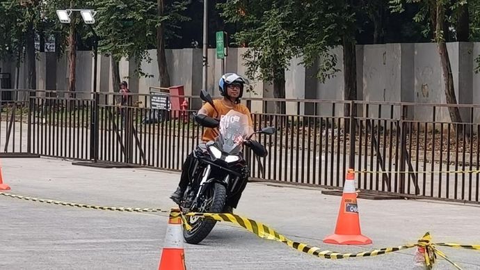 IMOS 2025 menyediakan area khusus test ride yang dirancang untuk memberikan pengalaman berkendara secara langsung. (Foto: Adiantoro/NTV)