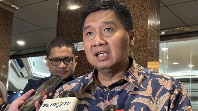 Menteri Perumahan dan Kawasan Permukiman (PKP) Maruarar Sirait menjawab pertanyaan wartawan di Kantor Kementerian Perumahan dan Kawasan Permukiman (PKP), Jakarta, Rabu 24 September 2025 malam. ANTARA/Imamatul Silfia/aa.