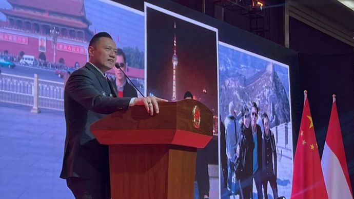 Menteri Koordinator bidang Infrastruktur dan Pembangunan Kewilayahan Agus Harimurti Yudhoyono (AHY) menyampaikan sambutannya dalam peringatan Hari Nasional ke-76 Republik Rakyat China di Jakarta, Rabu malam (24/9/2025).