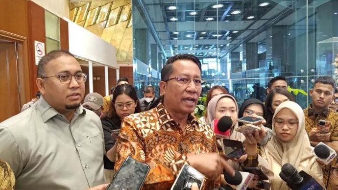 Menteri Hukum Supratman Andi Agtas memberikan keterangan pada pers di Kawasan Parlemen, Jakarta, Jumat (26/9/2025). 