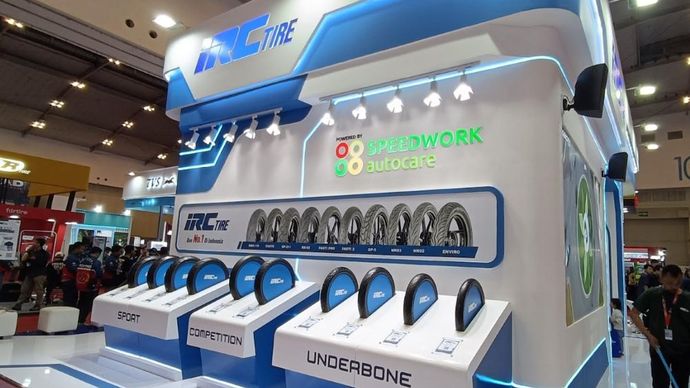IRC Tire menampilkan ban terlengkap dan aktivitas seru di IMOS 2025. (Foto: Adiantoro/NTV)