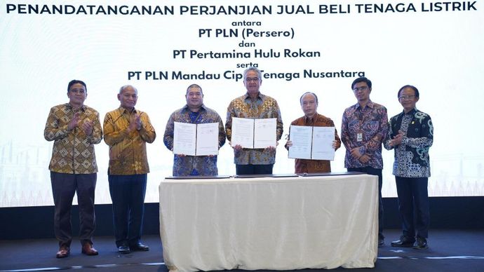 Penandatanganan Perjanjian Jual Beli Tenaga Listrik (PJTBL) antara PLN, PHR, dan PT PLN Mandau Cipta Tenaga Nusantara (MCTN) di Jakarta, Jumat (26/9/2025). (Foto: Istimewa) 