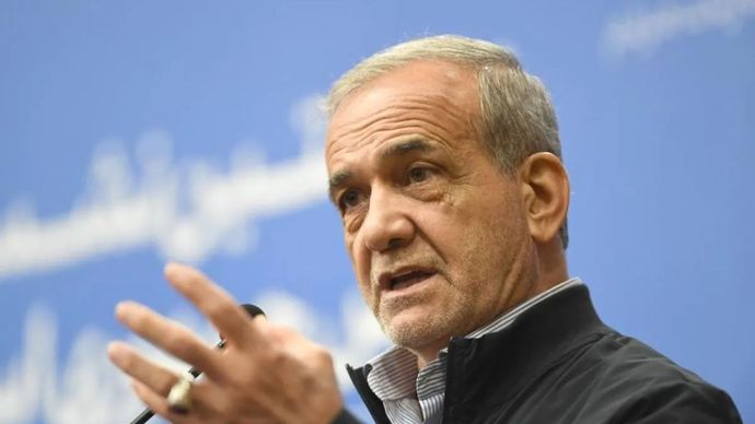 Presiden Iran Masoud Pezeshkian saat menghadiri konferensi pers di Teheran, Iran, pada 16 September 2024. 