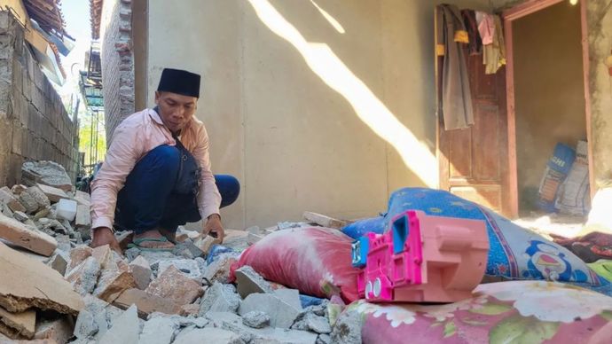 Salah satu rumah terdampak gempa di Desa Sumberwaru, Kecamatan Banyuputih, Situbondo, Jatim. Jumat (26/9/2025).
