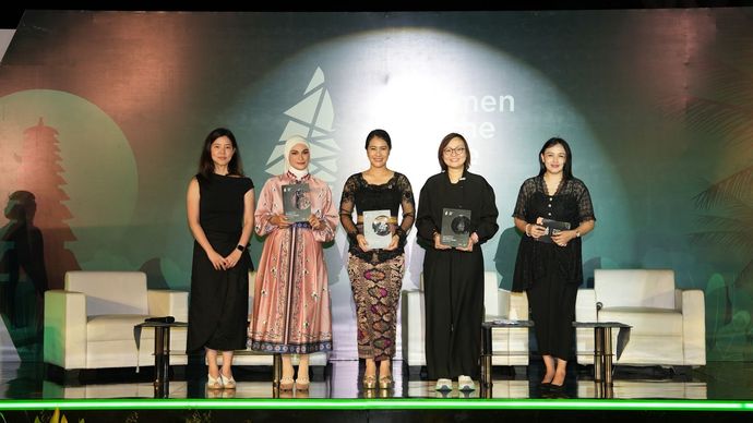 Wakil Menteri Ekonomi Kreatif (Wamen Ekraf), Irene Umar, menekankan pemberdayaan perempuan di sektor ekonomi kreatif adalah strategi utama untuk menyalakan mesin pertumbuhan ekonomi yang lebih inklusif dan merata. Hal ini disampaikannya dalam forum Women on The Move 2025 di Bali, Sabtu, 27 September 2025, dengan mencontohkan program literasi digital 'Emak-Emak Matic' yang membawa pelaku usaha perempuan naik kelas.
