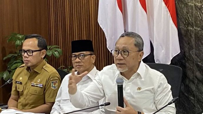 Wakil Menteri Dalam Negeri Bima Arya, Menteri Desa dan Pembangunan Daerah Tertinggal Yandri Susanto, Menteri Koordinator Bidang Pangan Zulkifli Hasan dalam rapat koordinasi Kopdes Merah Putih, di Jakarta, Senin, 29 September 2025.