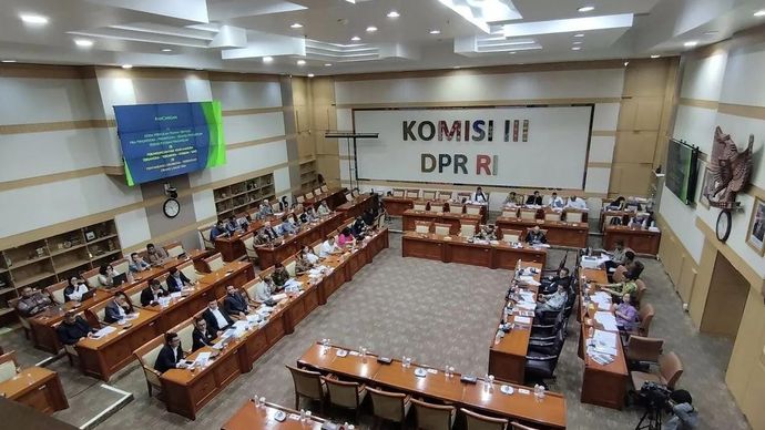 Lokataru Foundation menghadiri rapat dengar pendapat umum bersama Komisi III DPR RI di kompleks parlemen, Jakarta, Senin 29 September 2025. ANTARA/Bagus Ahmad Rizaldi.