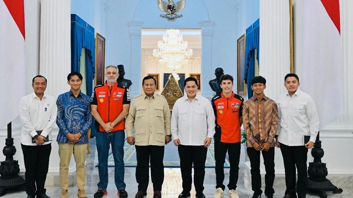 Moment Prabowo Terima Kunjungan Juara Dunia MotoGP Marc Marquez dan Dua Pembalap Muda Indonesia di Istana Merdeka