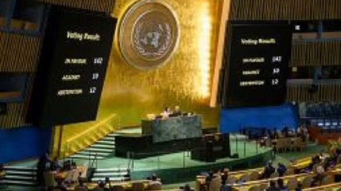 Hasil pemungutan suara Sidang Umum di markas besar PBB di New York, Amerika Serikat (12/9/2025). Sidang Umum PBB (UNGA) pada hari Jumat mengadopsi rancangan resolusi yang mendukung Deklarasi New York tentang Penyelesaian Damai Pertanyaan Palestina da