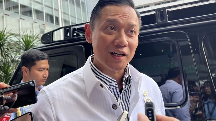 Menteri Koordinator Bidang Infrastruktur dan Pembangunan Kewilayahan (Menko IPK) Agus Harimurti Yudhoyono (AHY) memberi keterangan setelah rapat Koordinasi Persiapan Indonesia International Sustainability Forum (ISF) 2025 di Kantor BKPM, Jakarta, Rabu, 1 Oktober 2025.