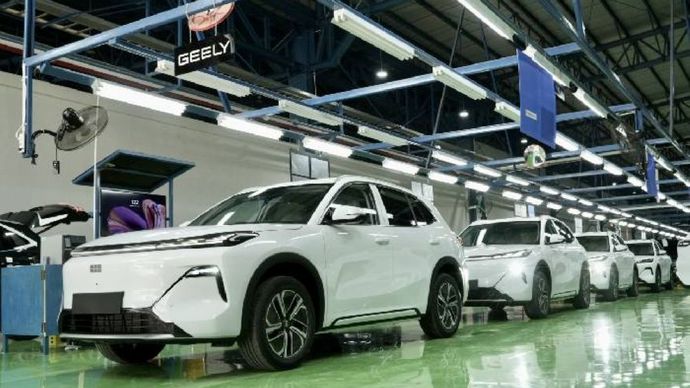 Mobil Geely mulai dirakit lokal di Pabrik PT Handal Indonesia Motor (HIM) Purwakarta, Jawa Barat. (Foto: Istimewa/Dok.Geely) 