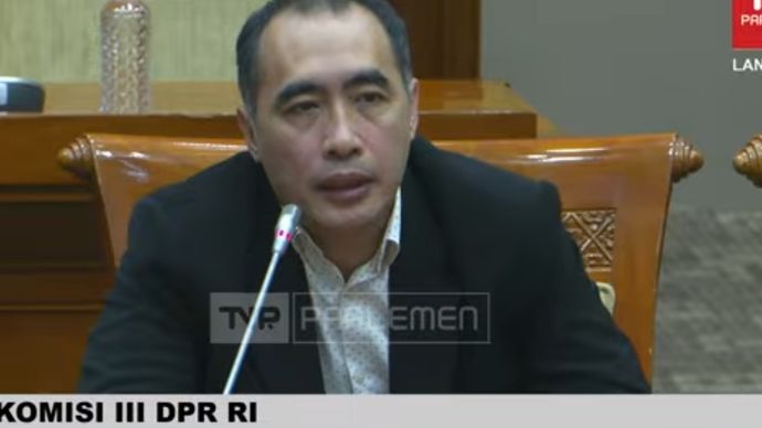 Kuasa hukum almarhum Kent Lisandi, Benny Wullur, saat rapat dengan Komisi III DPR RI. 