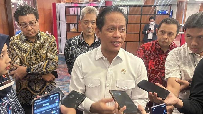 Menteri LH/Kepala BPLH Hanif Faisol Nurofiq memberikan keterangan kepada wartawan usai Forum Kolaborasi Pemulihan Ekosistem Gambut di Jakarta, Kamis 2 Oktober 2025. ANTARA/Prisca Triferna/aa.