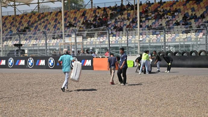 Para Marshal saat melakukan latihan jelang ajang MotoGP Indonesia di Sirkuit Mandalika, Lombok Tengah, Provinsi NTB di Lombok Tengah, Kamis, 2 Oktober 2025.