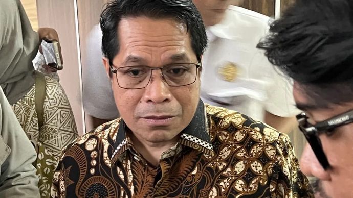 Direktur Jenderal (Dirjen) Minyak dan Gas Bumi (Migas) Laode Sulaeman memberi keterangan usai menghadiri Peluncuran Logo Baru BPH Migas, Jakarta, Kamis 2 Oktober 2025. (ANTARA/Putu Indah Savitri)