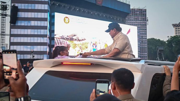 Prabowo Tinjau Persiapan HUT TNI ke-80 di Monas, Disambut Antusias Warga