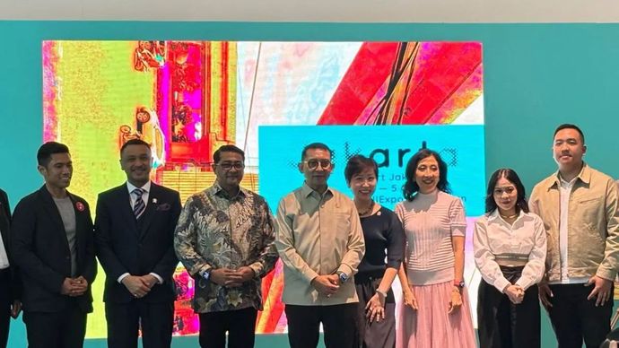 Menteri Ekonomi Kreatif (Menekraf) Teuku Riefky Harsya saat menghadiri Art Jakarta 2025 di Jakarta, Jumat, 3 Oktober 2025.