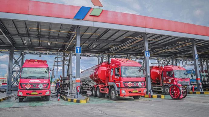 Ilustrasi - Kesiapan armada truk tangki PT Pertamina Patra Niaga dalam menjaga ketersediaan BBM hingga pelosok negeri.